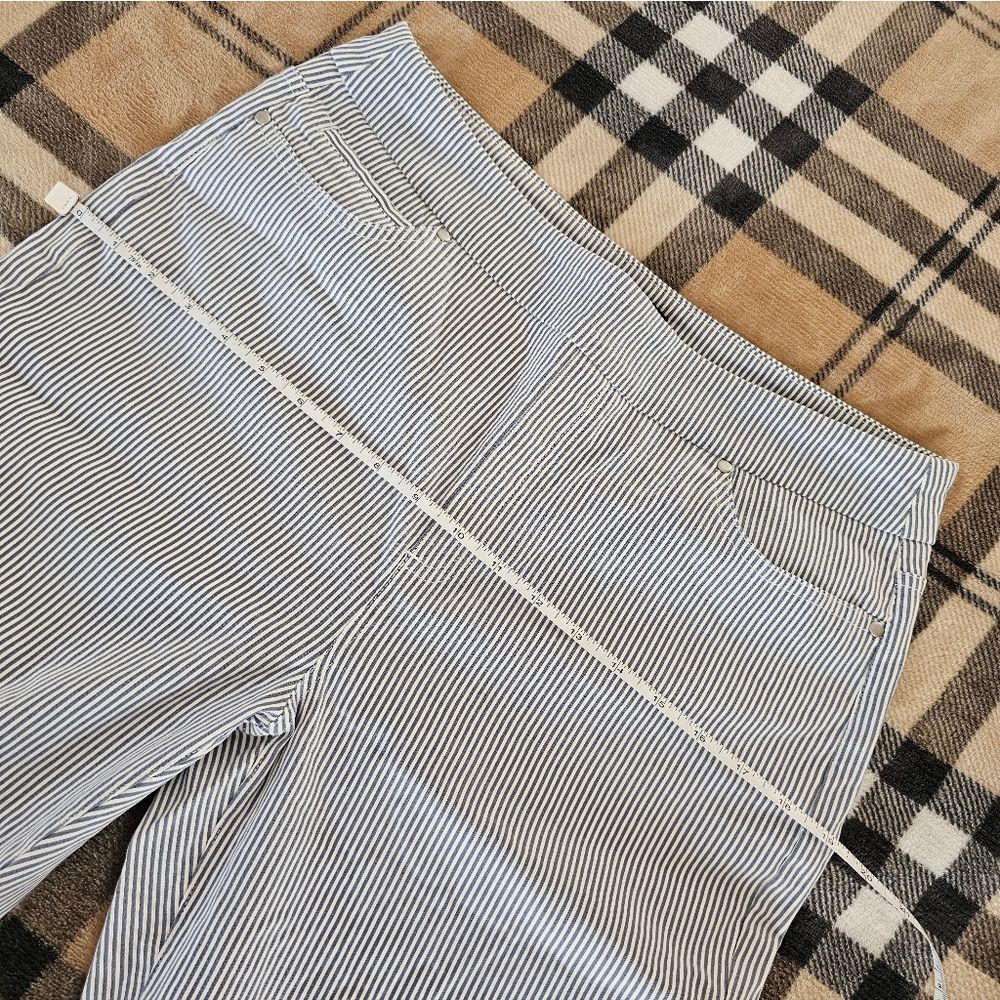Striped High-Waisted Pants - Picture 5 of 7